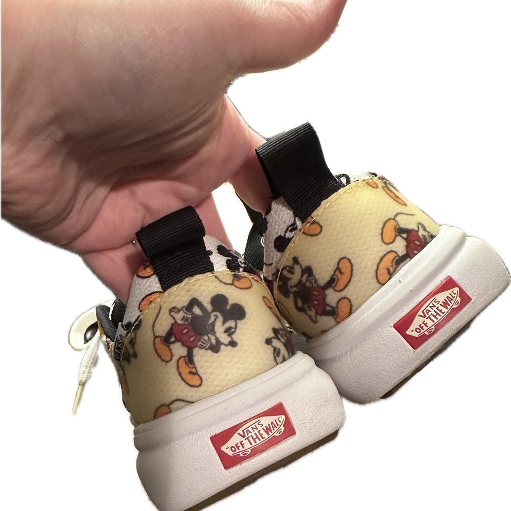 VANS X Disney UltraRange Mickey Mouse Shoes Womens 7  Mens 5.5 - Picture 5 of 7